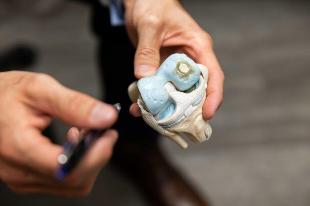 ρομποτική χειρουργική στην ορθοπαιδική. Ισχίο και γόνατο